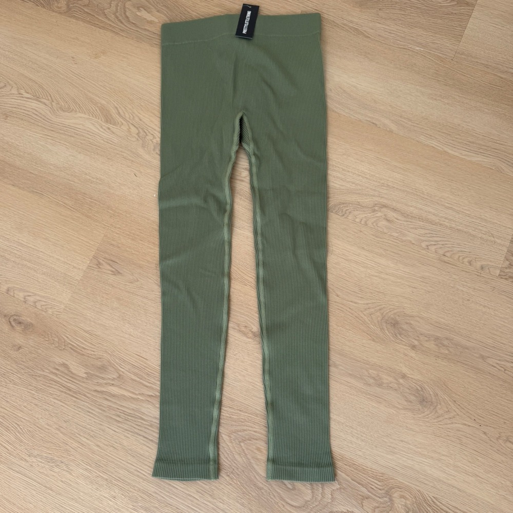 NWt PrettyLittleThing Maternity Khaki Contour Rib Leggings S Green‎ Stretchy M